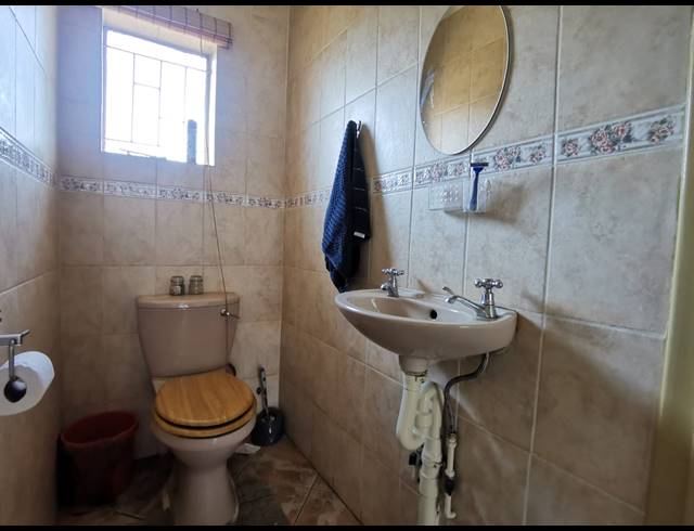 1 BEDROOM SIMPLEX FOR SALE IN VAN DYK PARK